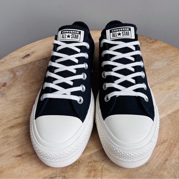 Converse Wmns size 7.5 Chuck Taylor All Star Lift Platform Low 'Cherries' Black - Picture 7 of 10